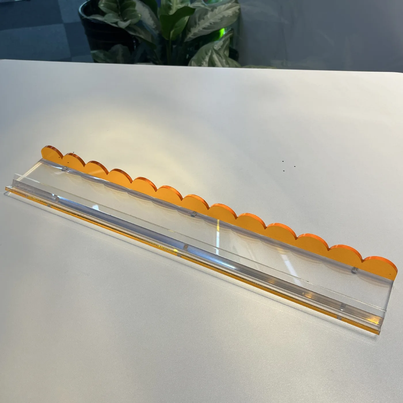 20 Inch Acrylic Modern Scalloped Mahjong Racks wit detail
