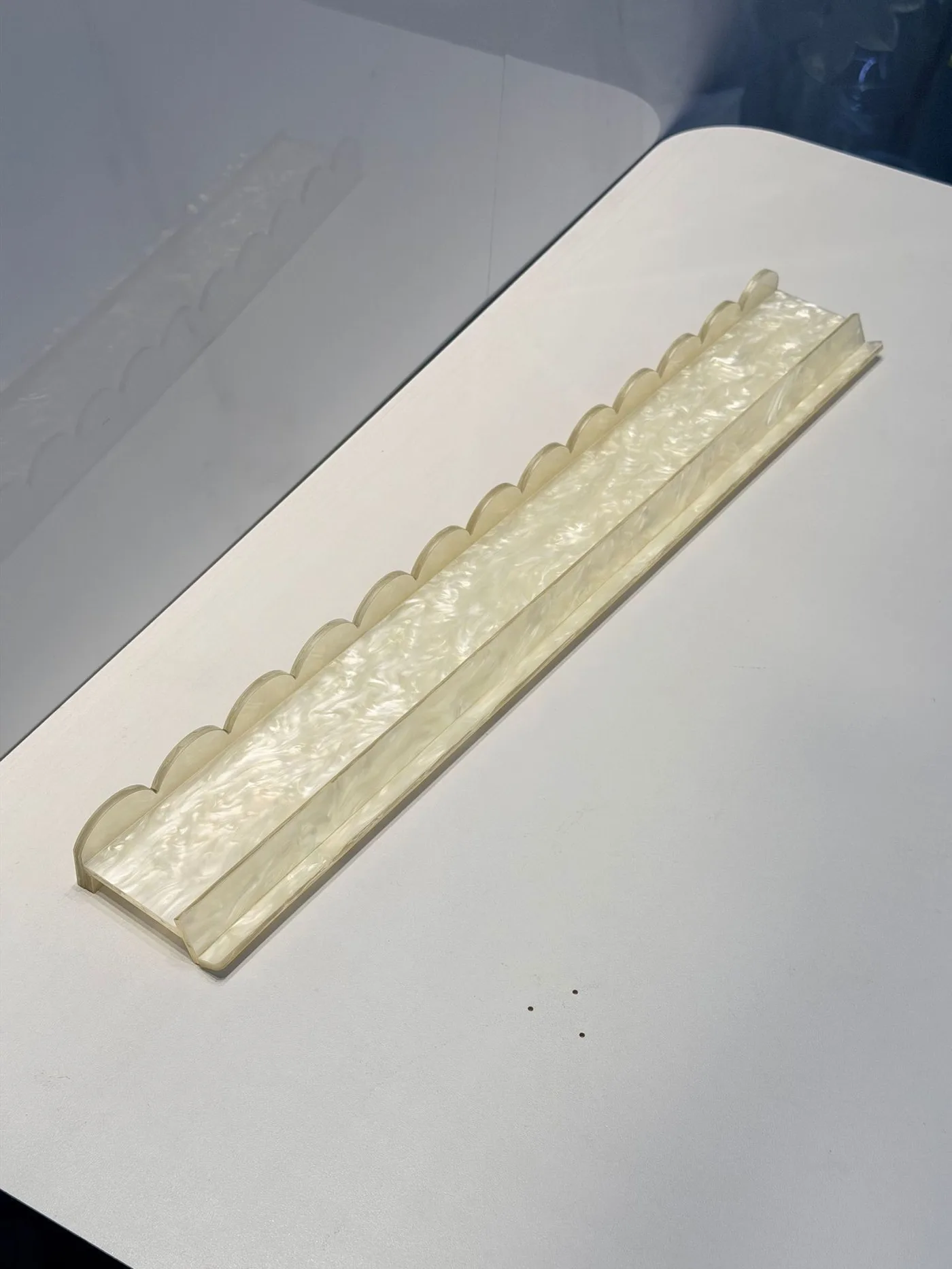 Modern Luxury Portable Pearl Acrylic Mahjong Racks detail