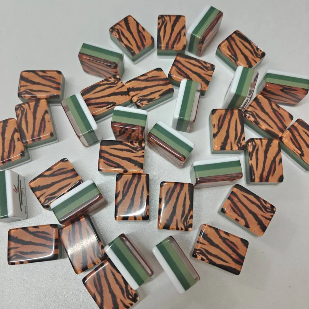 Wholesale Luxury Modern Tiger Print Acrylic Mahjong Tiles 4-Layer Green-White Side 160Pcs American Mahjong Set Game Supply