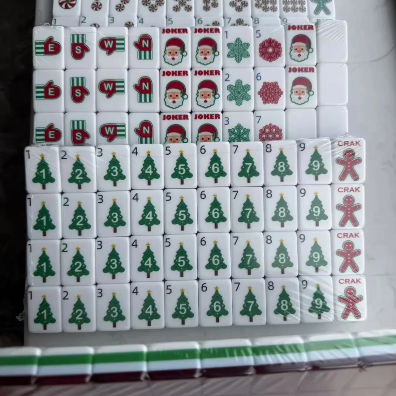 Festive Christmas American Acrylic Mahjong Tiles 166 Pieces Xmas Santa Snowflake Pattern Portable Premium Mahjong Set Holiday
