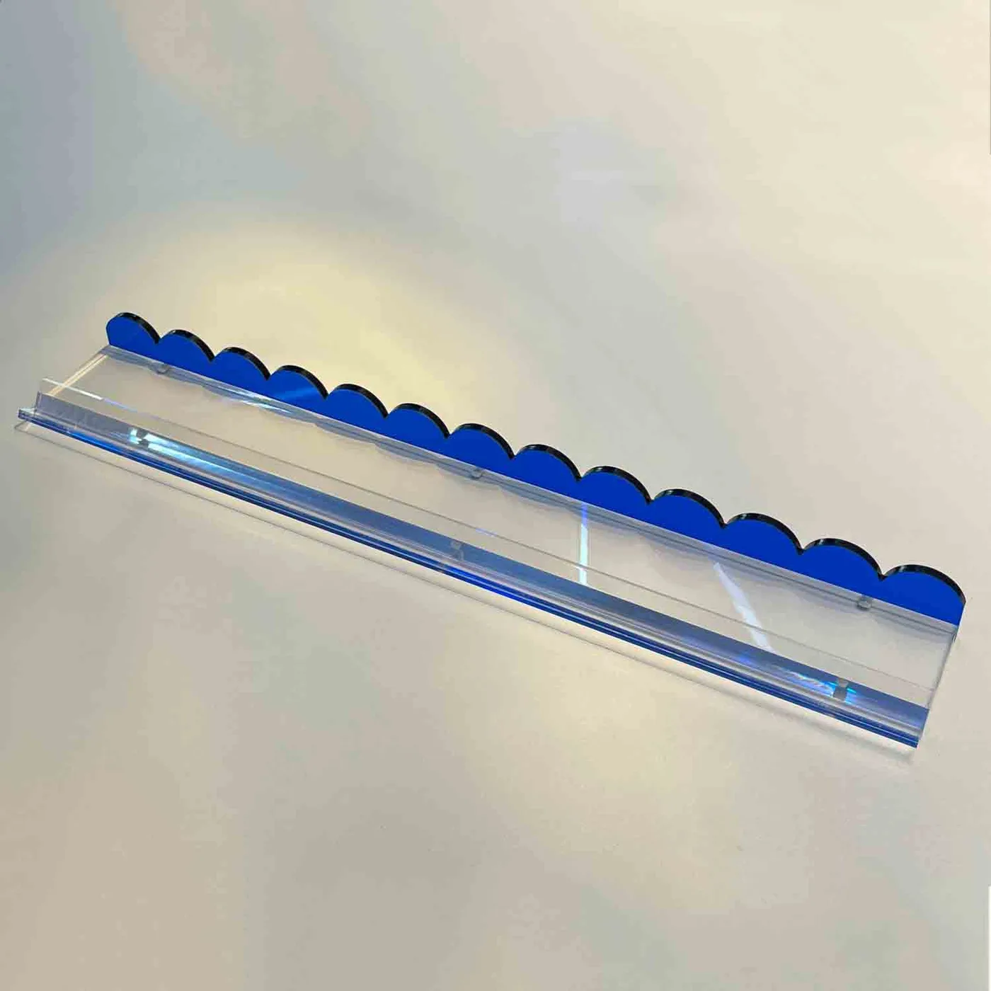 20 Inch Acrylic Modern Scalloped Mahjong Racks wit detail